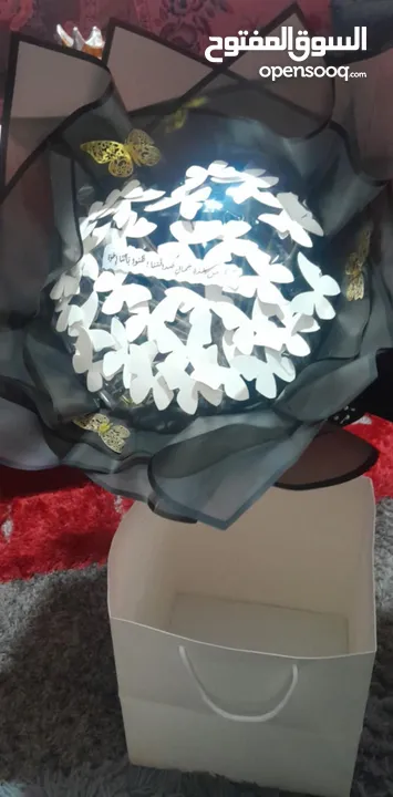 باقه فراشات 30 فراشه بتضوي وعليها العباره يلي بتناسبك