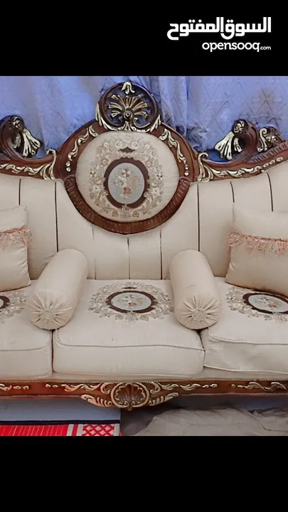 LUXURIOUS Royal 7 seater sofa with centre table