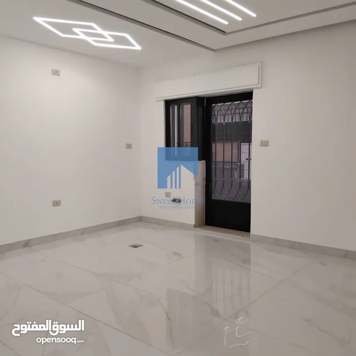 شقة أرضية فاخرة للبيع في تلاع العلي  - قرب دوار الواحة 95م مع ترس امامي تشطيب سوبر ديلوكس لم تسكن