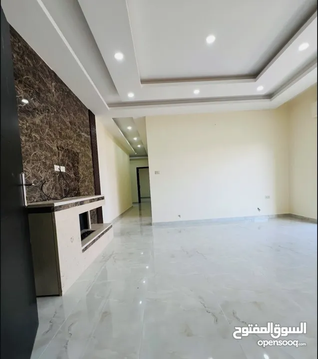 شقة جديدة للبيع ب حي المنصور طابق ثاني 170 متر مطله على شارع ياجوز وشارع الأردن راكب مطبخ ومكيفات