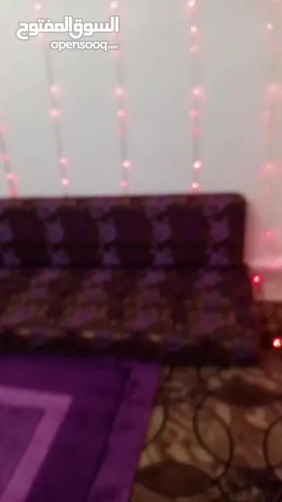 طقم كورنر مع طاولات قزاز مجلس عربي تفصيل مع سجاده وبردايه مكيف طون ونص