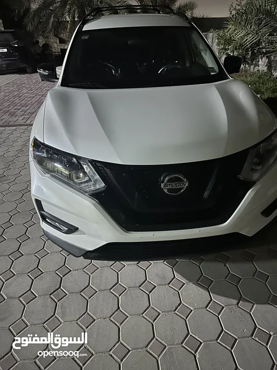 Nissan Rogue (Xtrail) 2018 midnight edition SV   نيسان روج بلاك اديشن ابيض 2018white color AWD