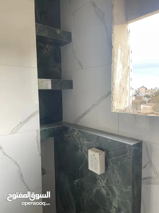 بلاط بجميع انواعه تسليم هندسه  نصل لكم أينما كنتم