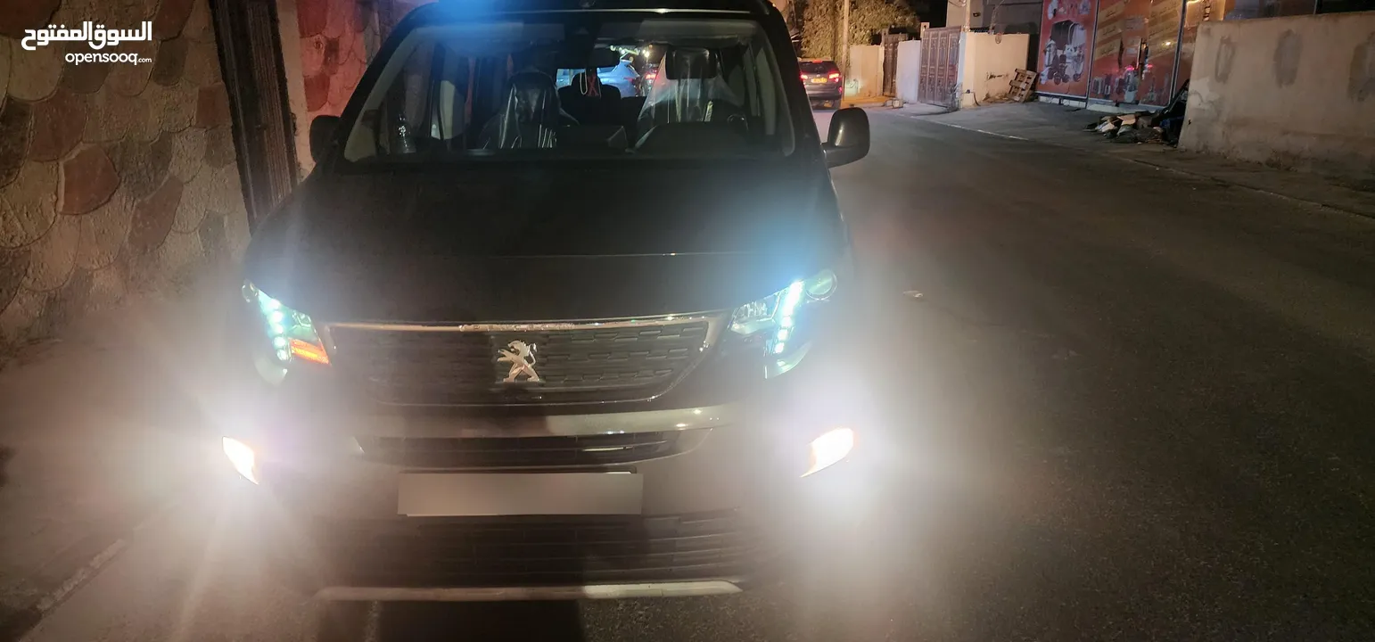 بيجو ريفتر  اوتوماتيك  مش  جيرعادي  جير موص  4 شبابيك كهرباء مش 2  ضواو زنن مش عادي