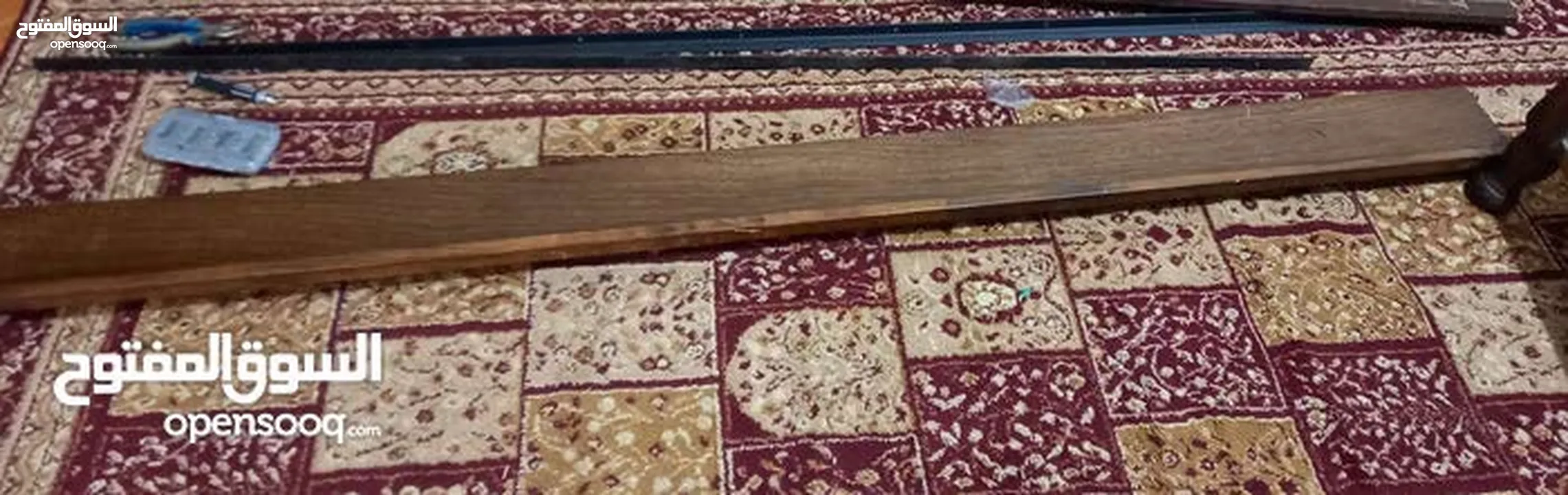 سرير خشب زان مفرد ونص بحالة ممتازة مفرش حديد