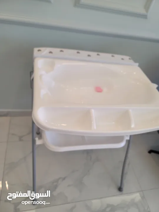 حوض استحمام للبيبي مع طاولة الحفاض - Baby Changing Table + Bathtub - LIKE NEW