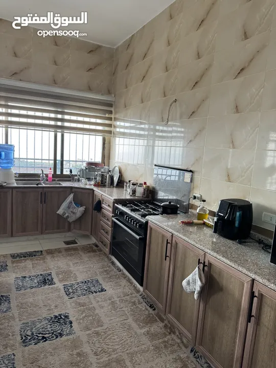 بيت للإيجار بالسلط بالقرب من جسر الدباس (3 غرف نوم مساحة 220 م مع ترس خارجي 150م)