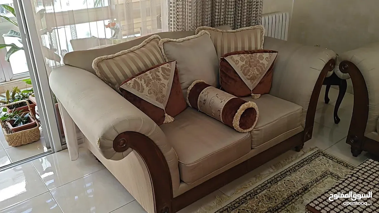طقم كنب ضيوف فاخر للبيع