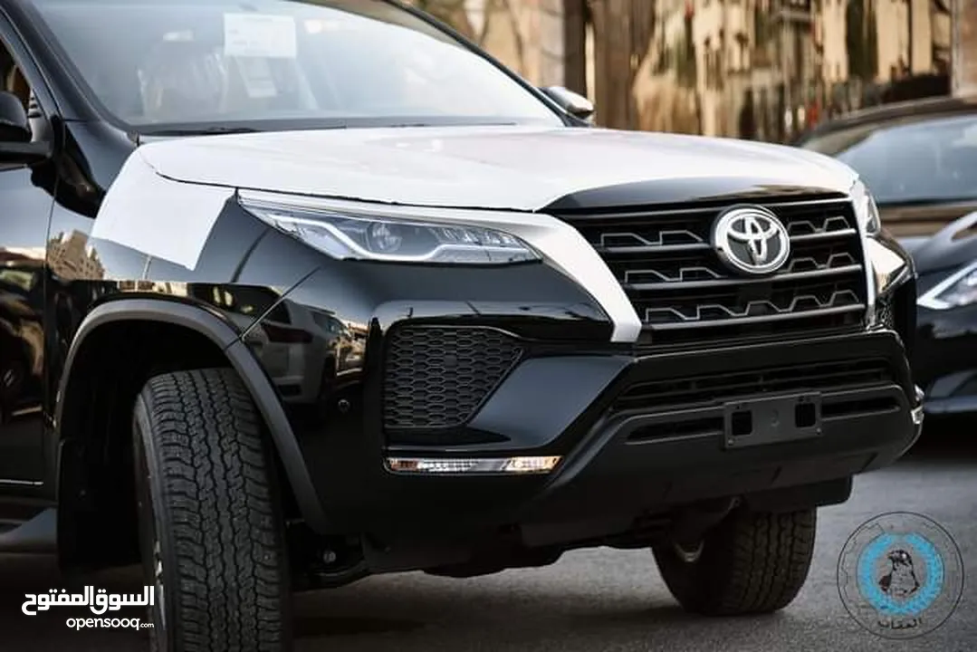 Toyota Fortuner 2023 تويوتا فورتشنر 2023 لون اسود عداد زيرو كفاله الشركه