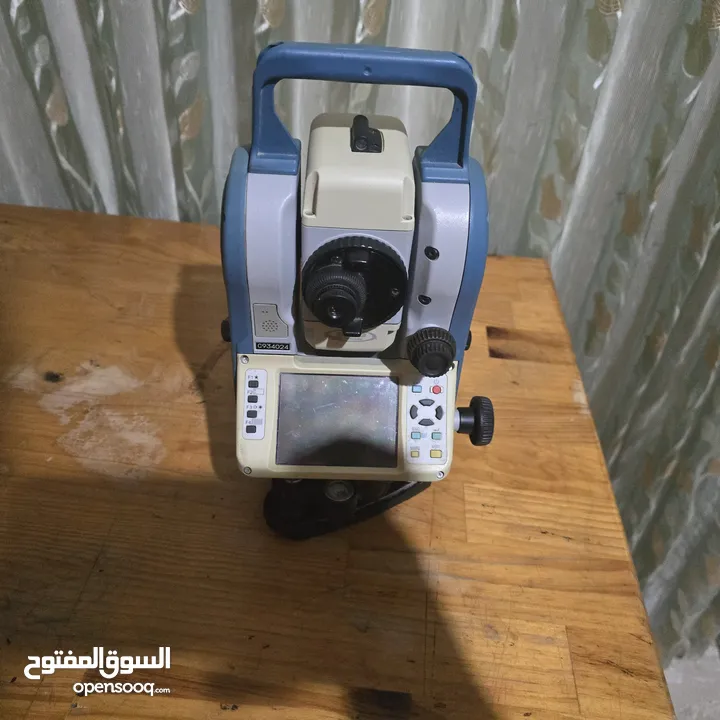 جهاز توتال استيشن