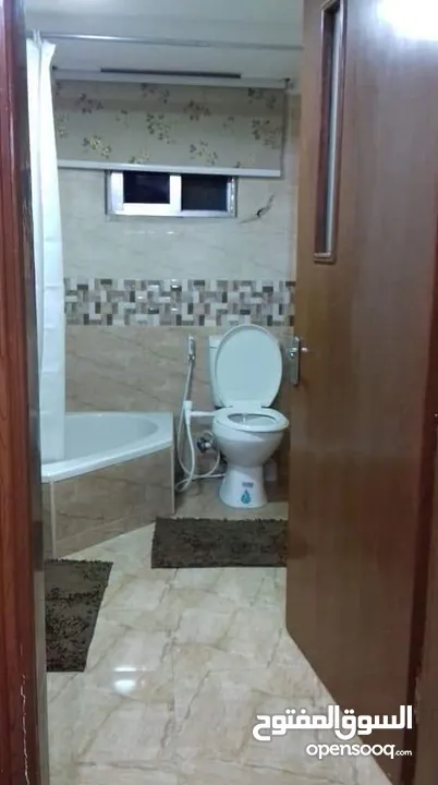 سكن مشترك للبنات فقط- شاغر لبنت طالبة او موظفة في غرفة ثنائية حي الجامعة الاردنية
