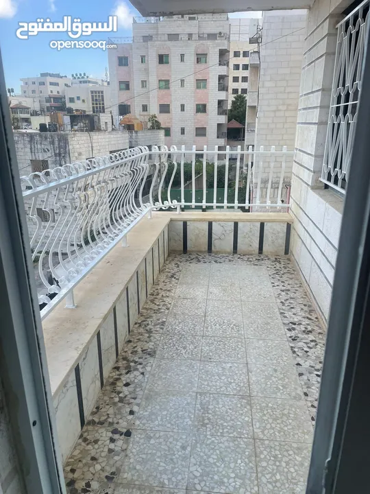� للإيجار من المالك مباشرة – طابق أول في رام الله / الشرفة