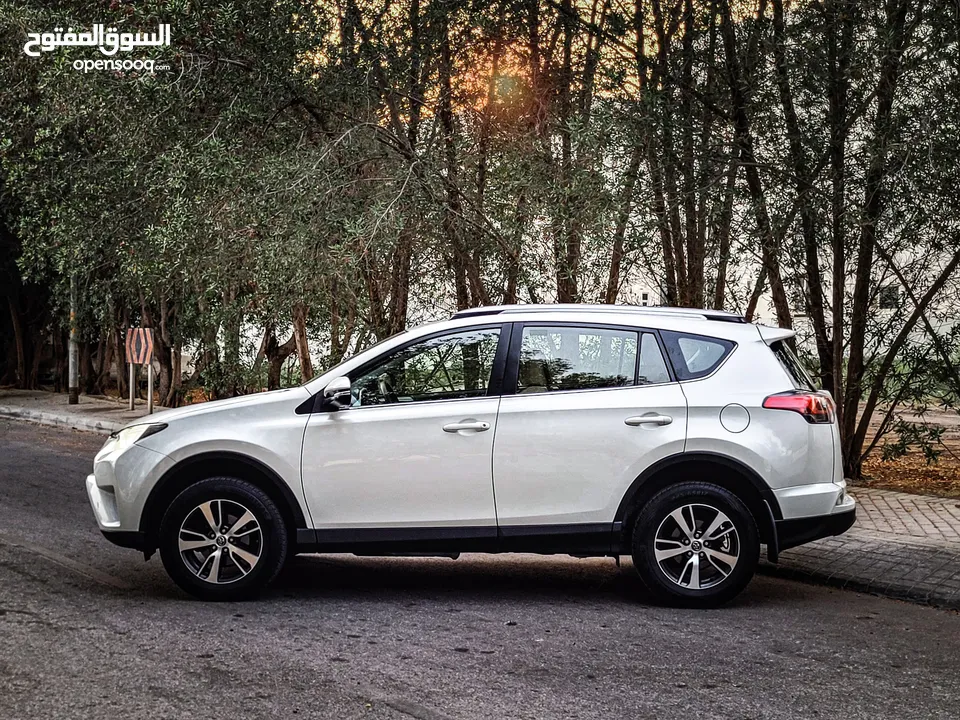 TOYOTA RAV 4 MODEL 2018 MID OPTION SINGLE OWNER NO REPAINT FULL COVER INSURANCE FAMILY USED