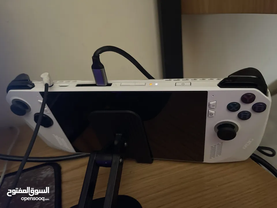 جهاز زي الكمبيوتر او الاب توب يعني asus موصفات عاليه بشغل جميع الألعاب