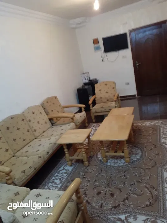 شقة مفروشة غرفتين و صالة مقابل البوابة الجنوبية لجامعة اليرموك