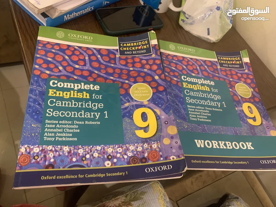 الكتاب الأول: كتاب الصف (Classbook) الكتاب الثاني: كتاب التمارين (Workbook)