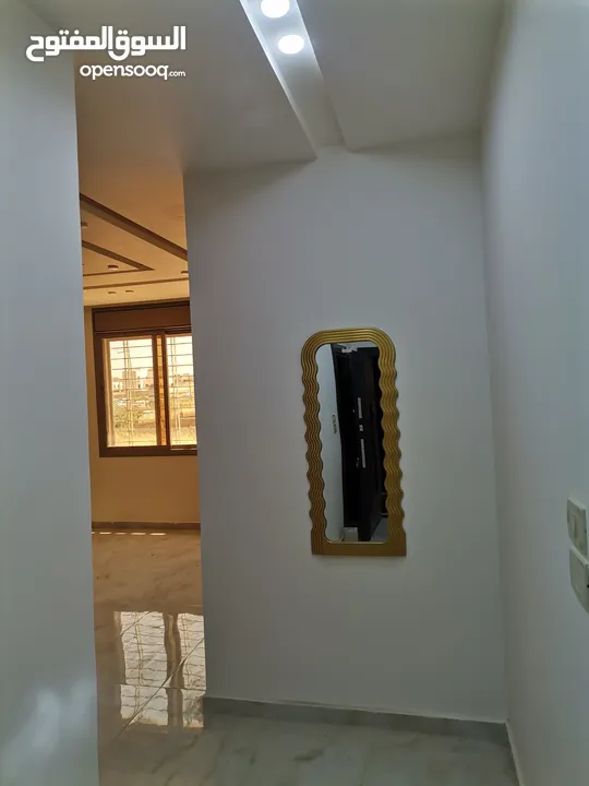 شقق فاخره 205م+170م للبيع على شارع البترا شرق اربد مول قراند مقابل بيت البن البرازيلي