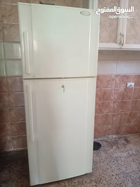 ثلاجة للبيع