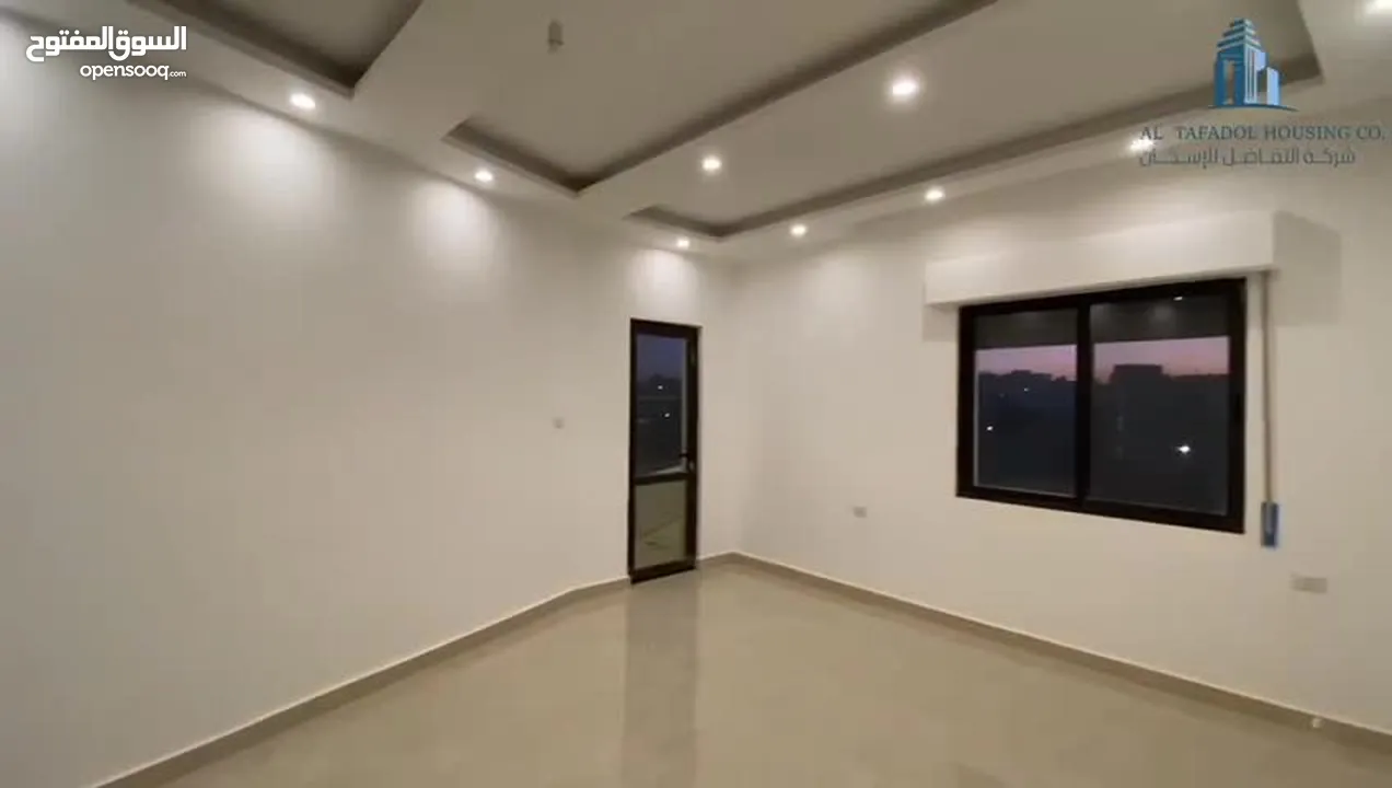 شقة سكنية ديلوكس شبه ارضي مع تراس  145متر في  حي عدن