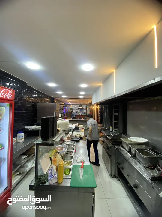 مطعم شاورما وسناك شارع الجامعه مقابل مجدي مول