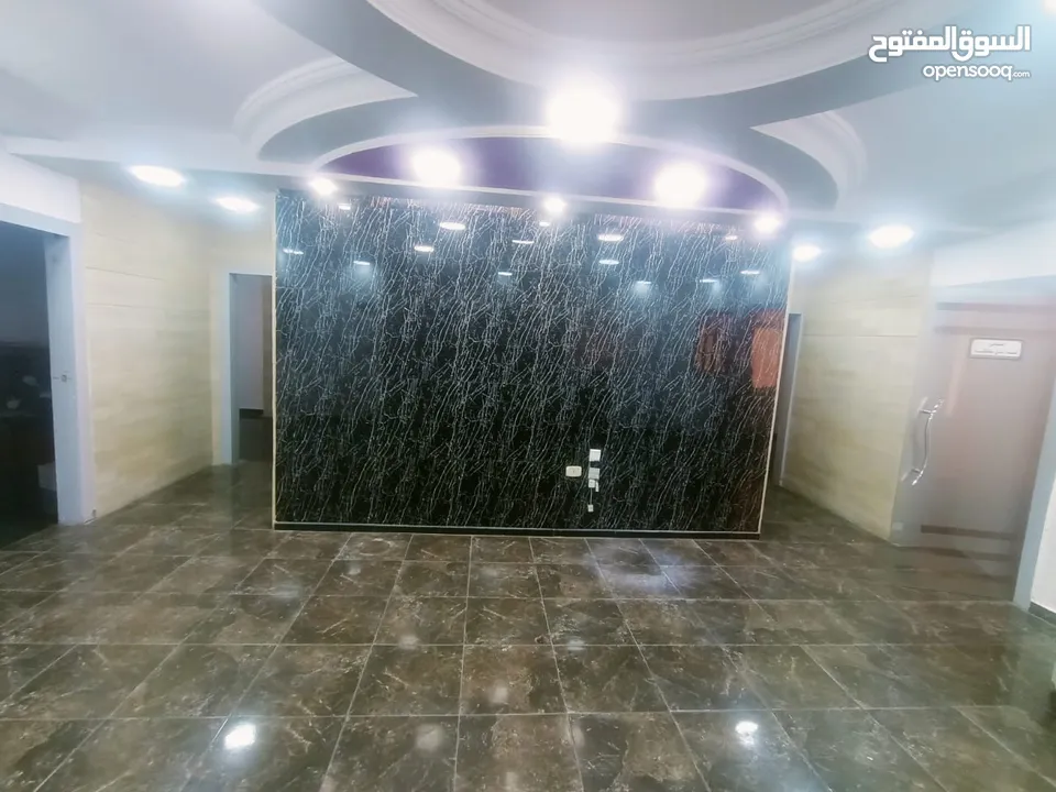 معرض و مكاتب تجارية للايجار