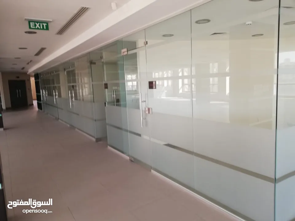 مكتب مميزة في شارع الجاردنز للبيع