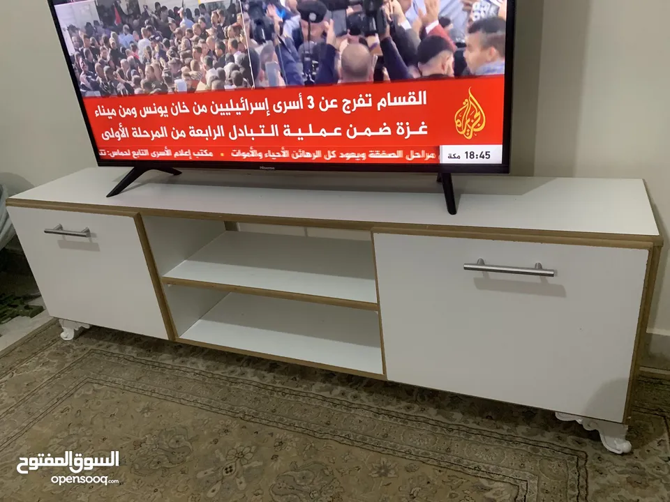 طاولة تلفزيون