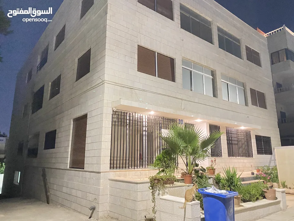 عمارة سكنية مجددة بالكامل  للبيع
