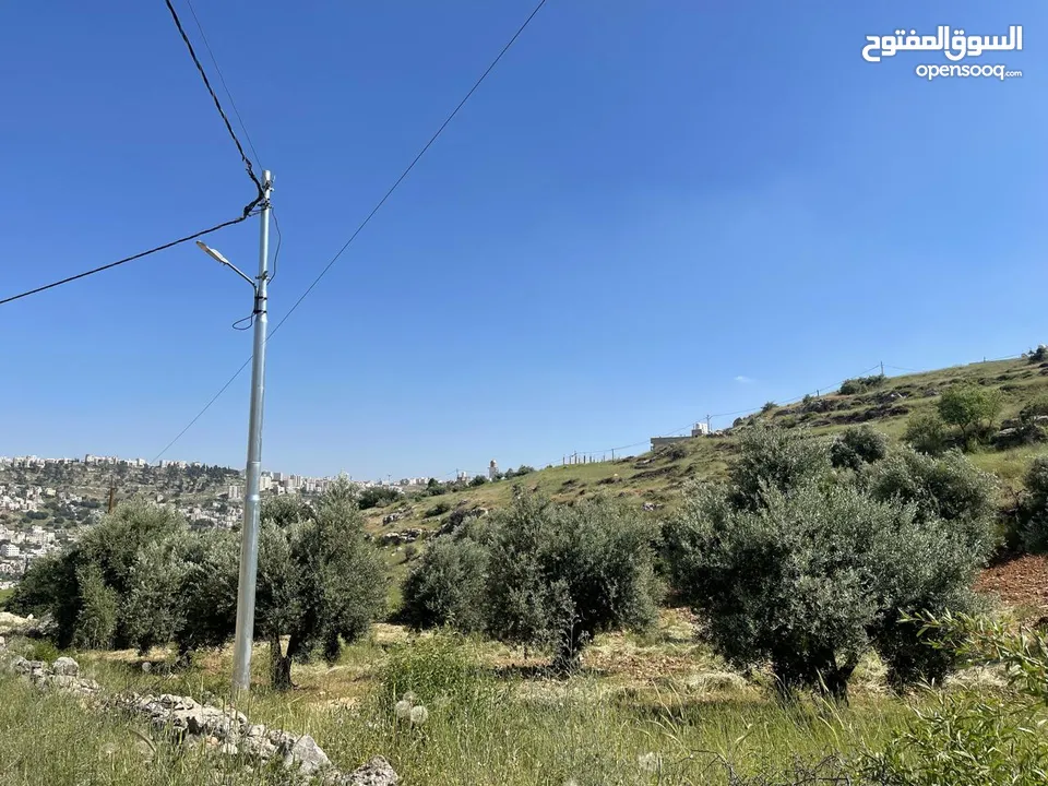 ارض ذات اطلالة جميلة جدا و في منطقة هادئة مقابل دابوق و بجانب بدر الجديدة