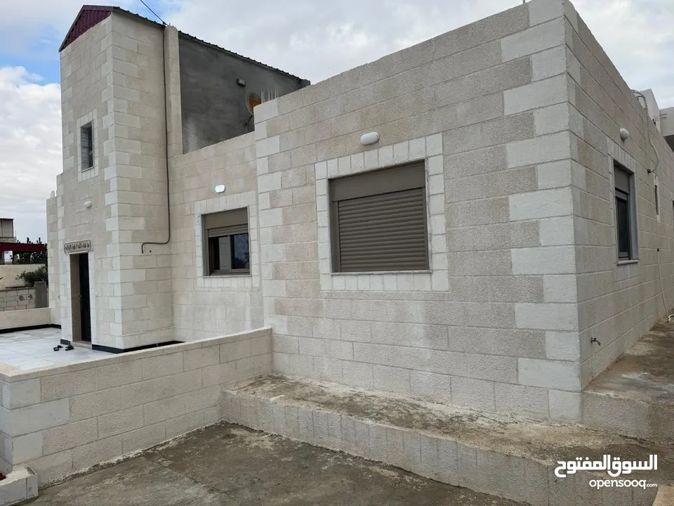 بيت للبيع مميز منطقه هادئه جدا