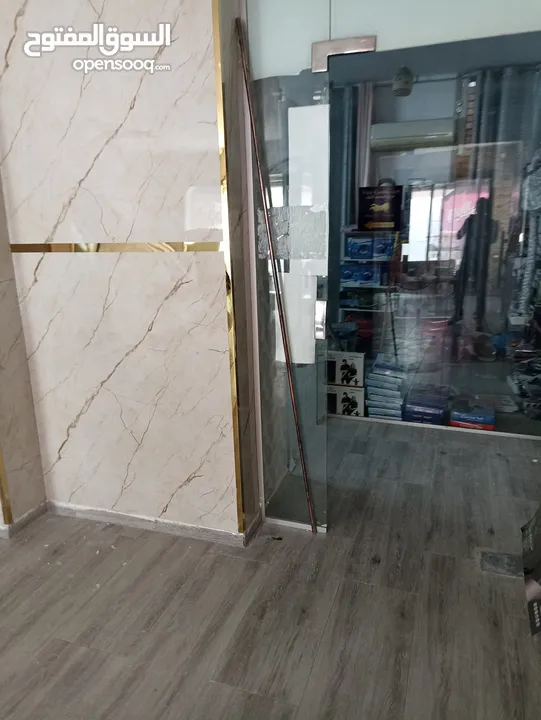 محل تجاري طابق ثاني مطل على الشارع ومدخل على الشارع مساحة 150متر مع برندة