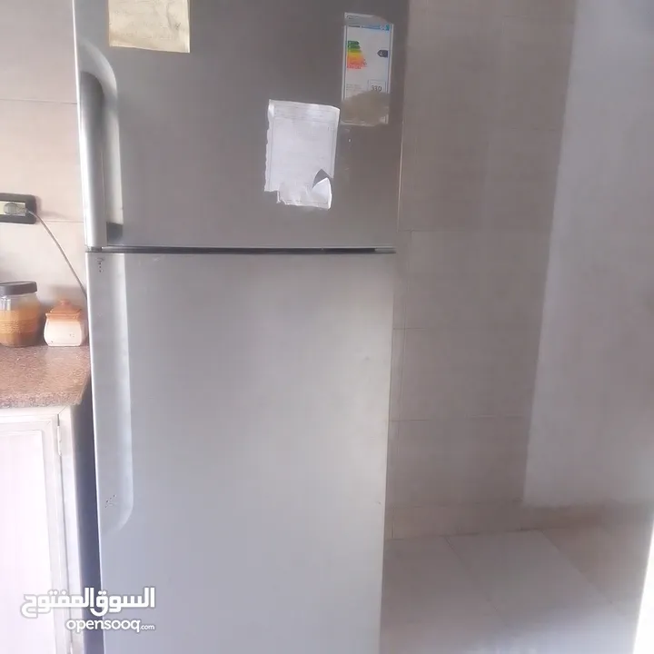 ثلاجه تومسون بحال الوكاله للبيع