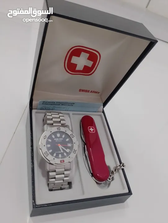 ساعة الجيش السويسري مع السكين