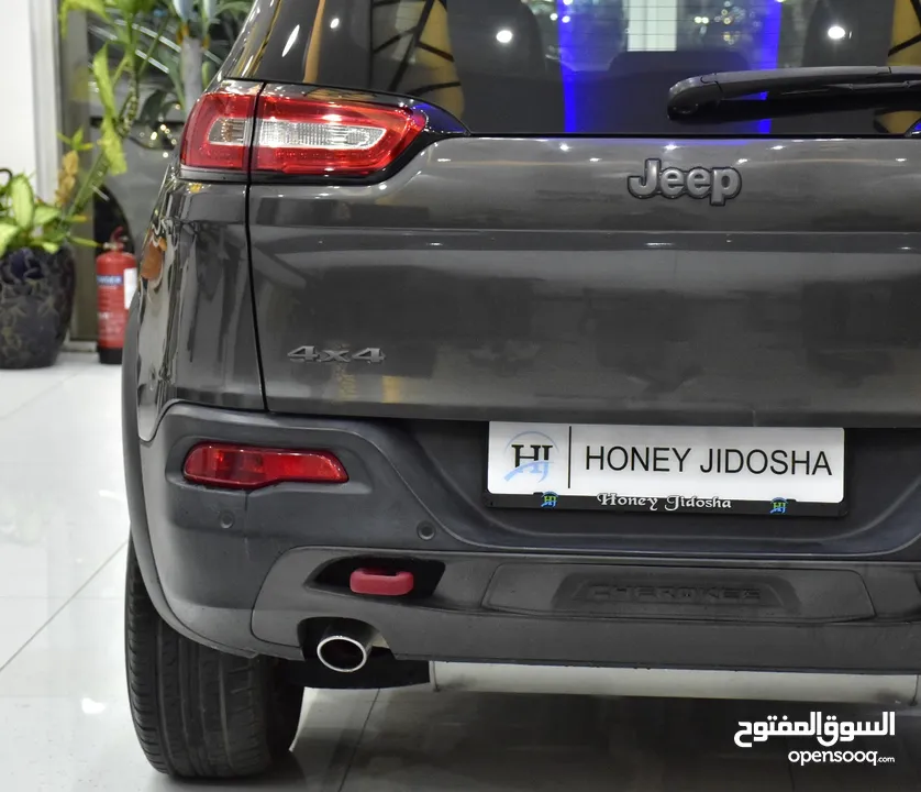 Jeep Cherokee TrailHawk ( 2014 Model ) in Grey Color GCC Specs