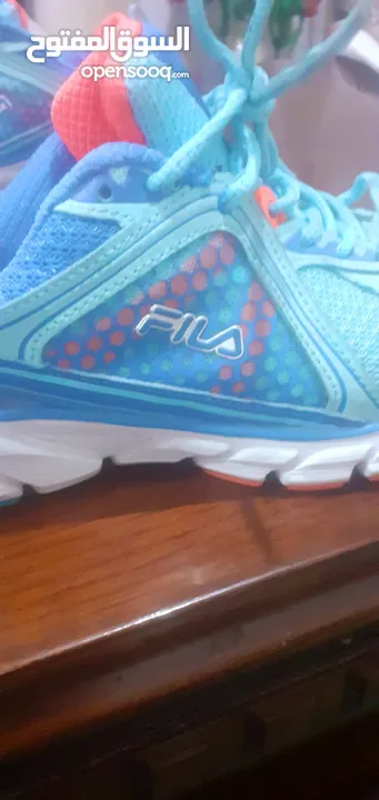 FiLA  مريح جدا جدا بحالة الوكالة ملبوس 4 ايام العيد مقاس 40