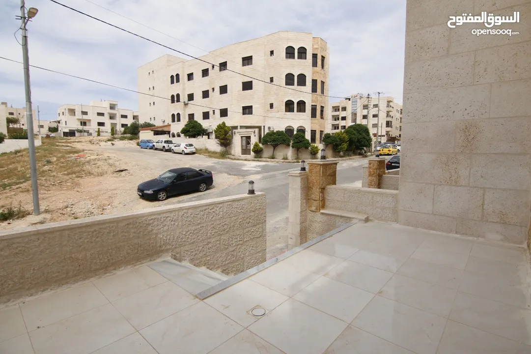 لقطة بأقل سعر في ابو نصير ارضي على مستوى الشارع مع ترس