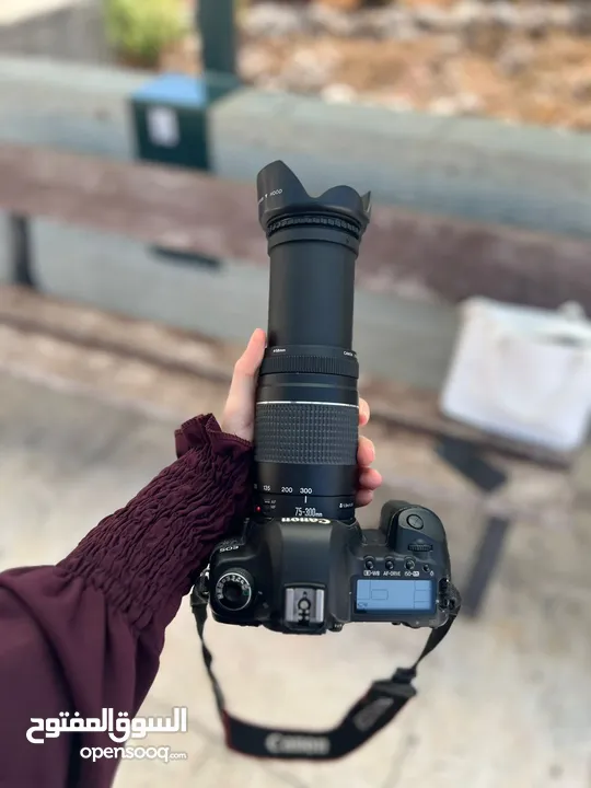 كاميرا Canon 5D Mark II مع عدسة زوم بسعر مغري!