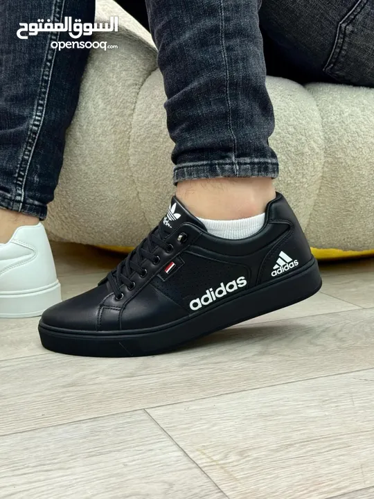 حذاء اديداس Adidas مريح جدا للرجال مقاسات 40-45 باللون الابيض والاسود
