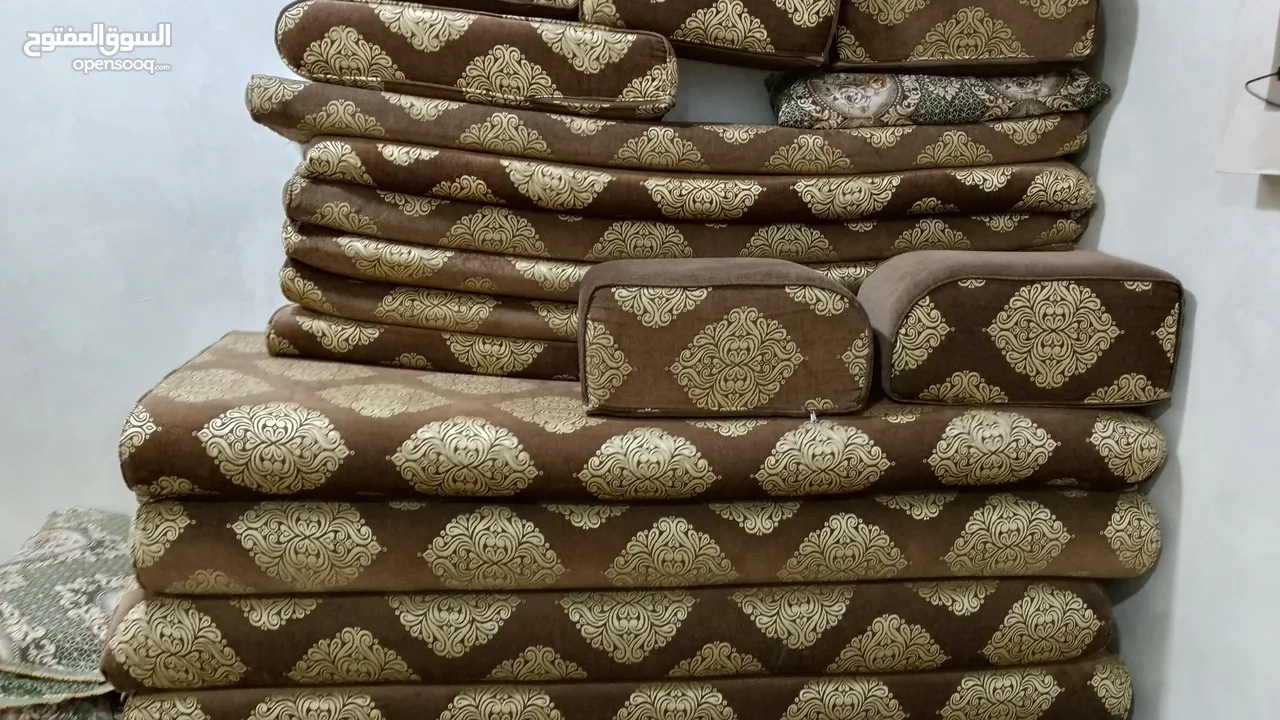 فراش الون بني