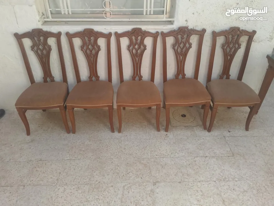 طاوله سفره خمس كراسي لون جوزي بحاله الوكاله معها زجاج سكيروليت للبيع بسعر 85 دينار