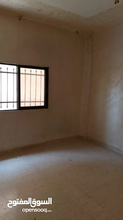 شقة أرضية في المنارة -شارع الحر بن عبد الرحمن - بقرب بقالة الصوالحي ومكتبة لؤلؤة الرحمن - من المالك