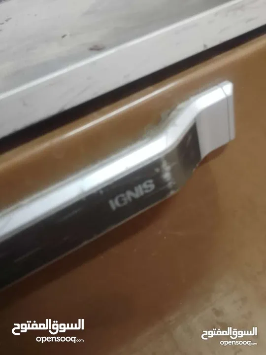 تلاجة ignis مكتب "ايطالية الصنع"  للبيع )يرجى قراءه للتفاصيل)
