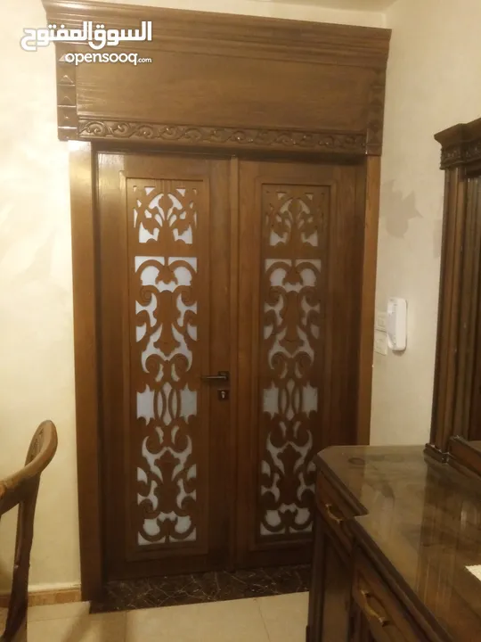عرض على ابواب الخشب