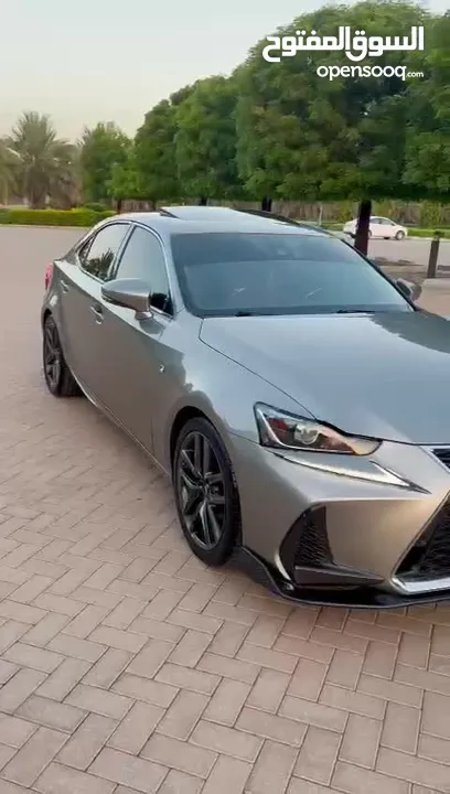 للبيع لكزس بموديل 2019 IS300 F SPORT اصلي بمواصفات خليجية (دفريشن) رقم واحد حساسات اماميه وخلفيه