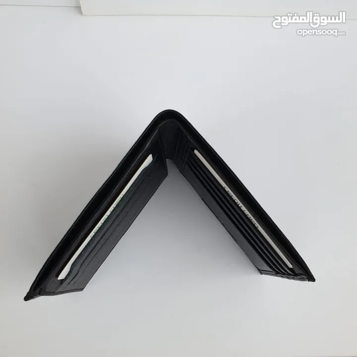 محفظة HUGO BOSS جلد طبيعي 100% جديده مميزة