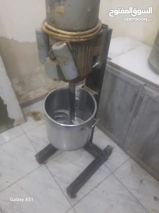 عده مطعم  ماكنه حمص ومجلى وصاج فلافل وجره فول ستيل