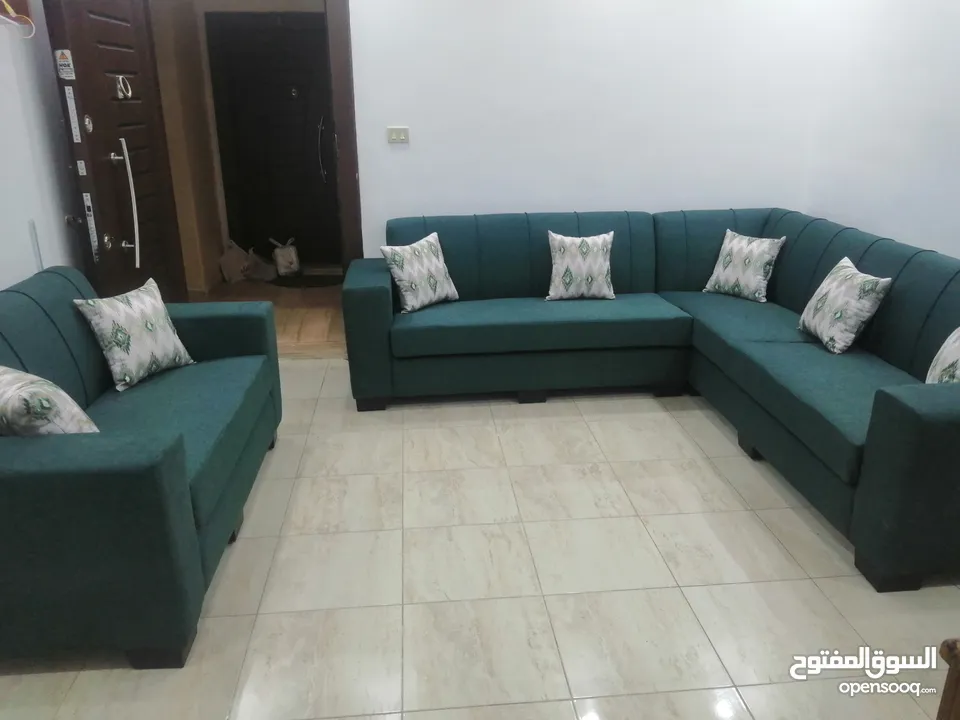 تنجيد جميع انواع الكنب والجلسات العربيه والخليجيه  وصيانه الكنب داخل المنزل
