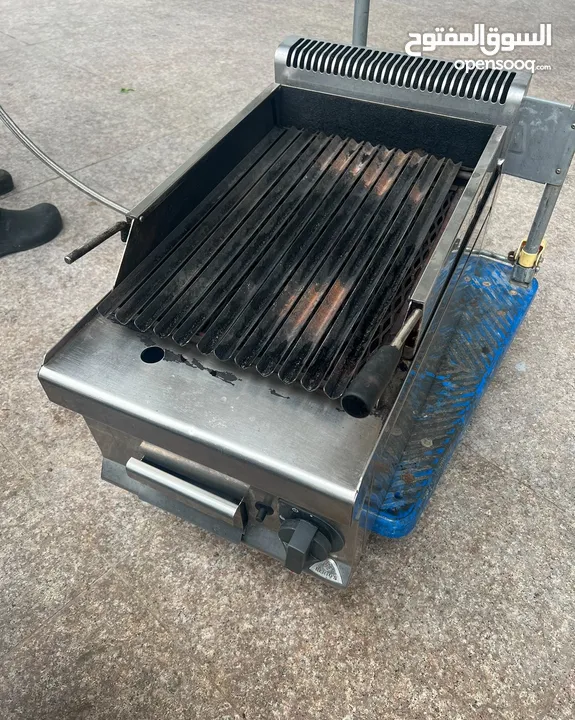 Grill with table