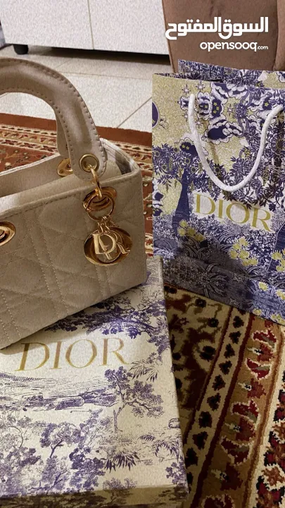 شنطة يد DIOR باللون البيج جديده