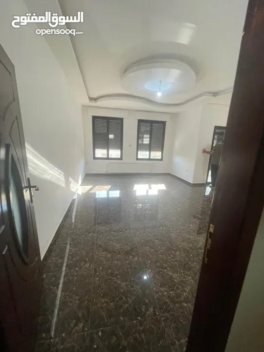 خلدا ـ شقه فارغه فاخره جدا  للايجار  سوبر ديلوكس ـ 3نوم ـ 4حمام ـ 3ماستر ـ باجره 6200 دينار